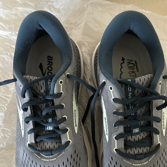 Brooks Addiction GTS 15 - Picture 3 of 6